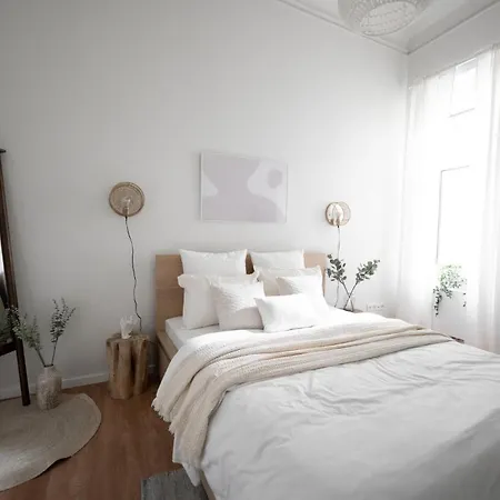 Elegant In Limpertsberg Near Center